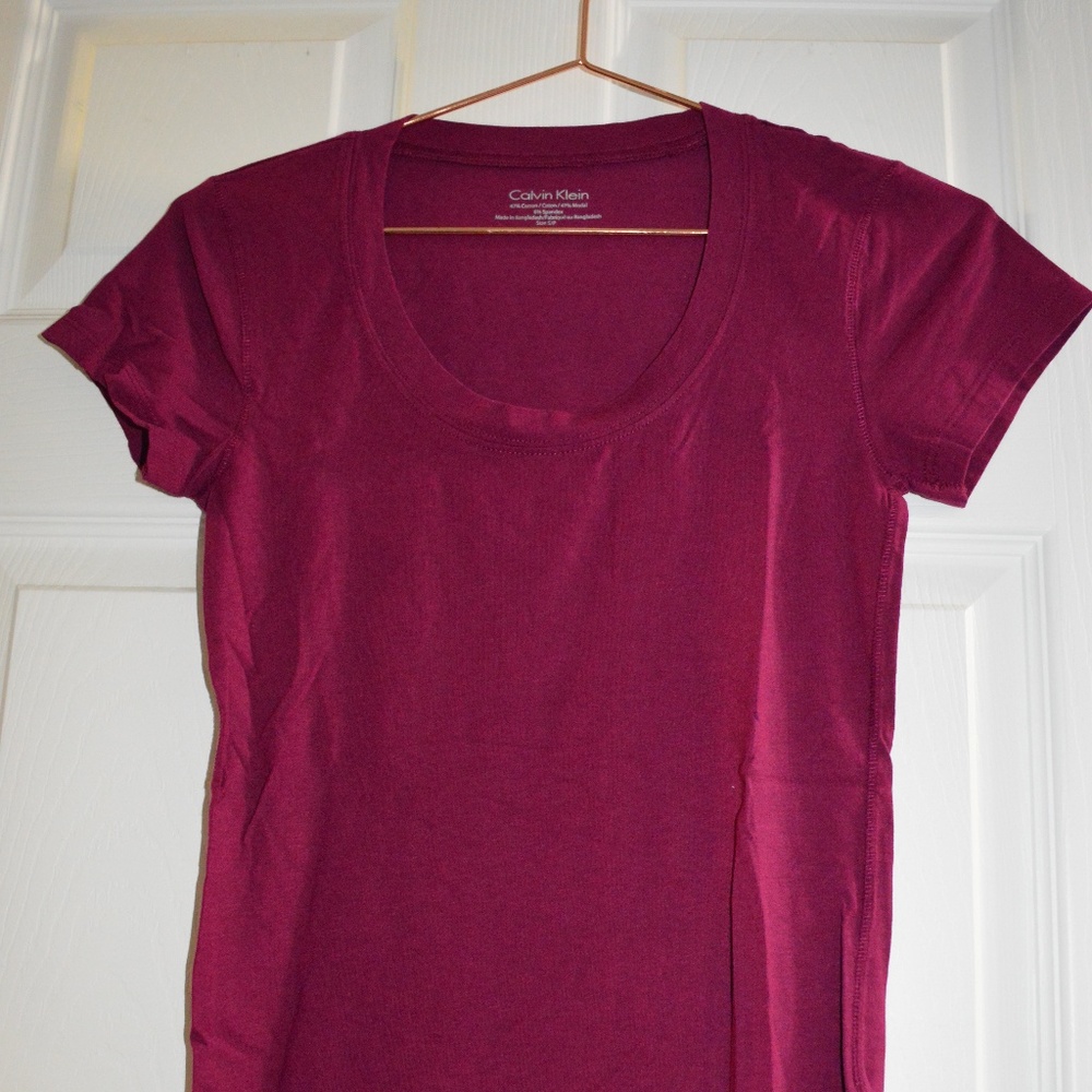 Calvin Klein t-shirt, magenta, small